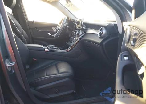 2016 Mercedes-Benz Glc 300 z USA, uszkodzony, nr VIN WDC0G4JB9GF013513